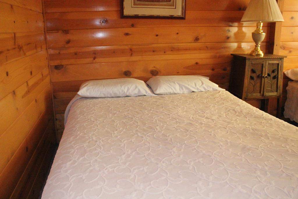 Twin Lakes Resort Бриджпорт Номер фото