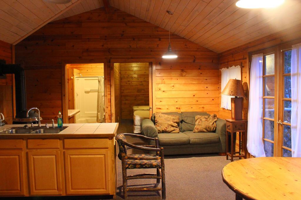 Twin Lakes Resort Бриджпорт Номер фото
